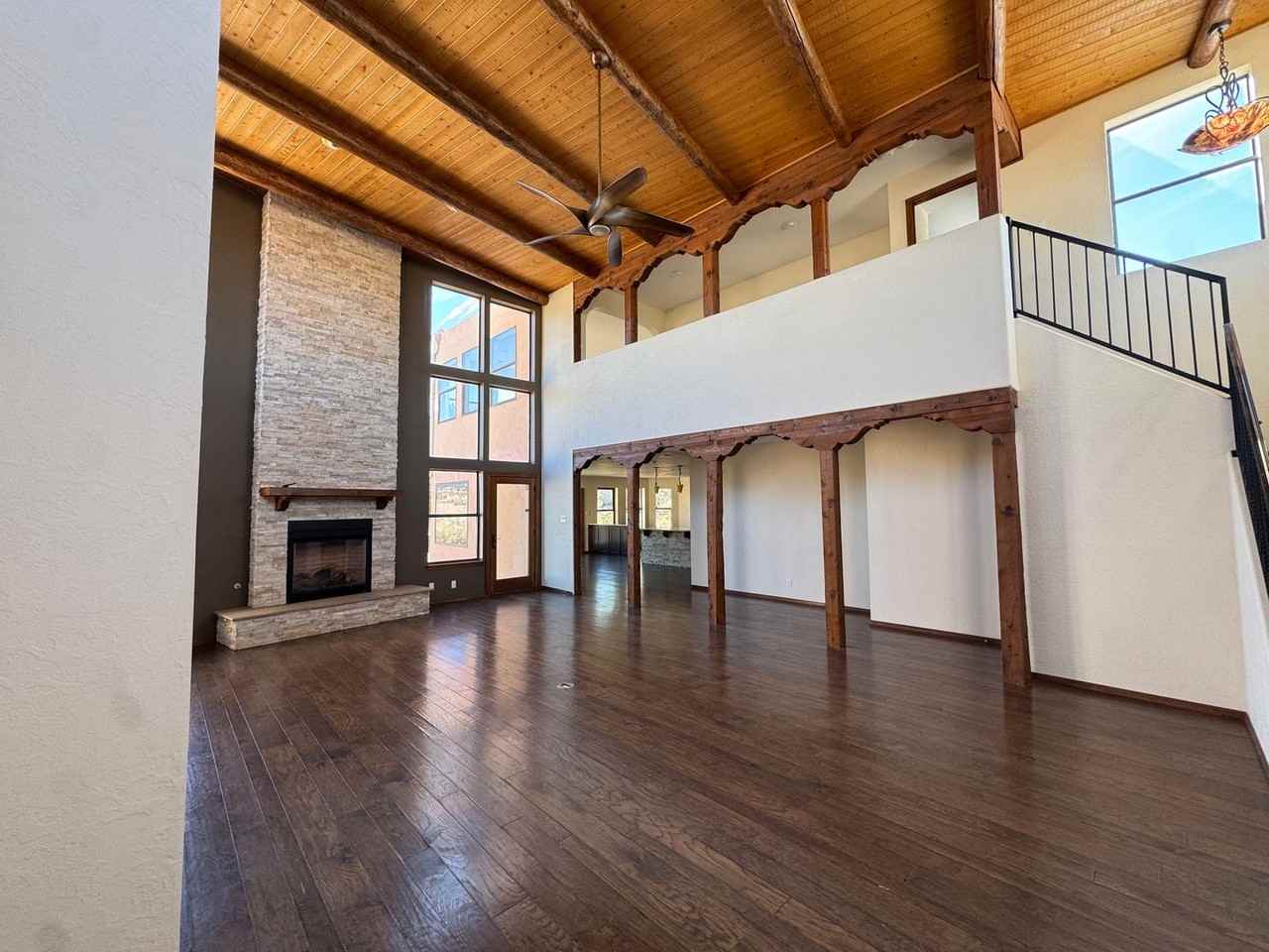 5024 Calle De Tierra Ne - Photo 2 of 21