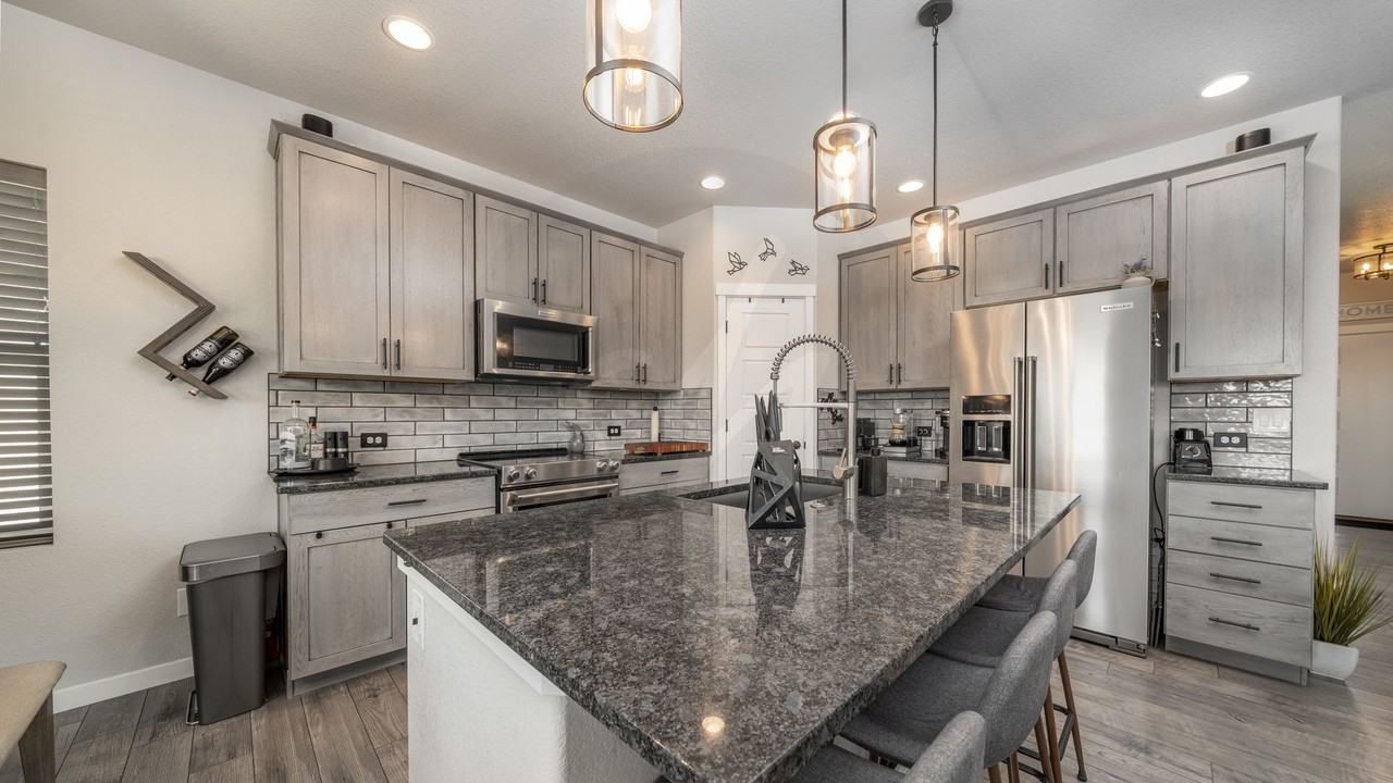 6461 Vistancia Ave - Photo 3 of 26