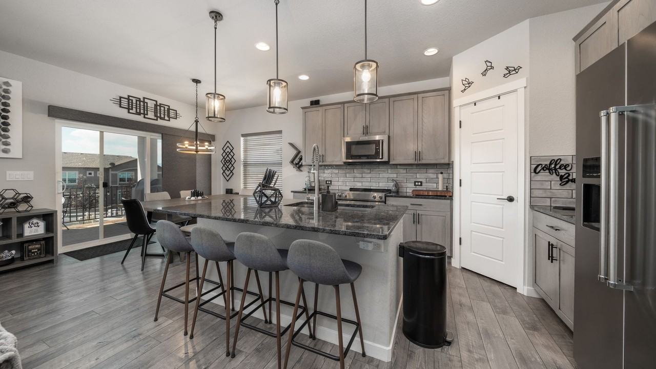 6461 Vistancia Ave - Photo 2 of 26