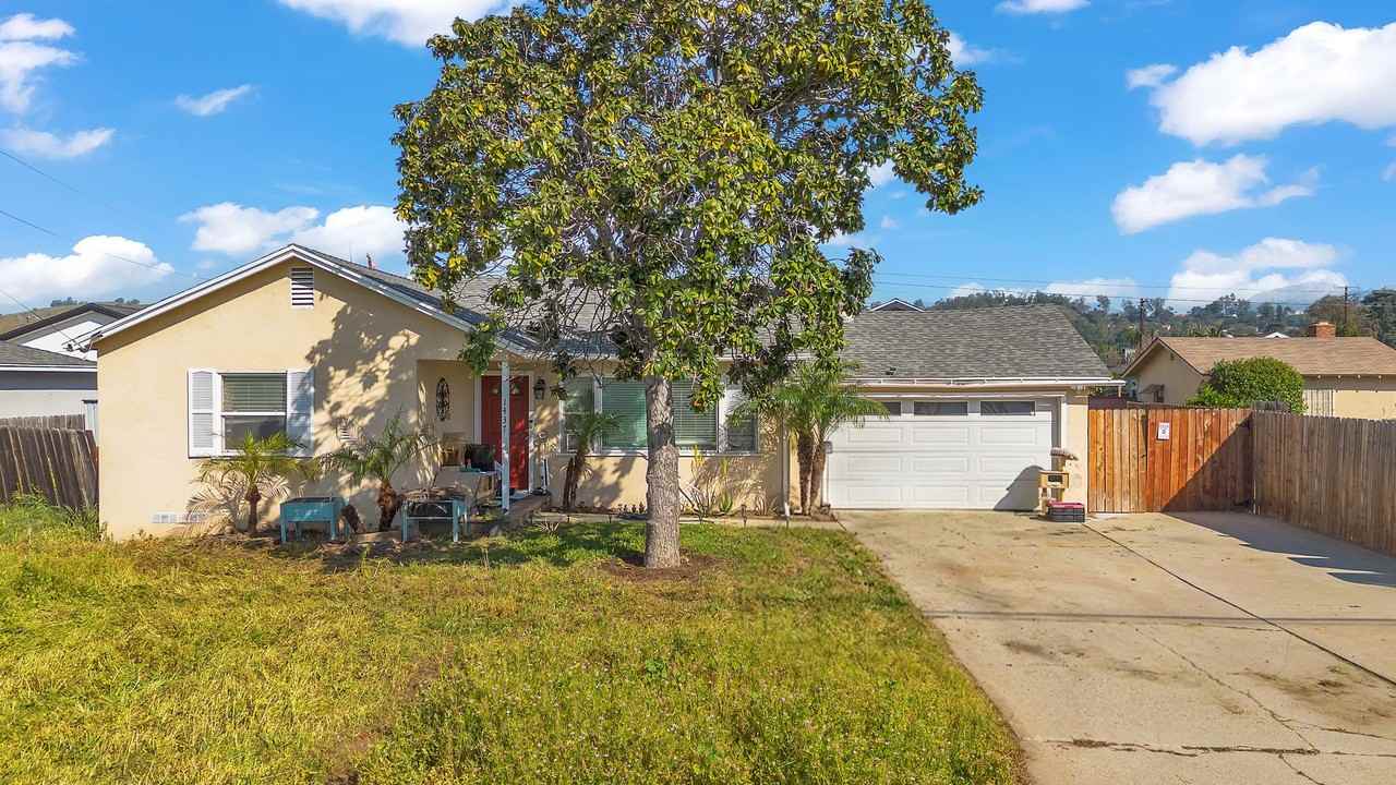 1437 Arroyo Ave - Photo 2 of 21