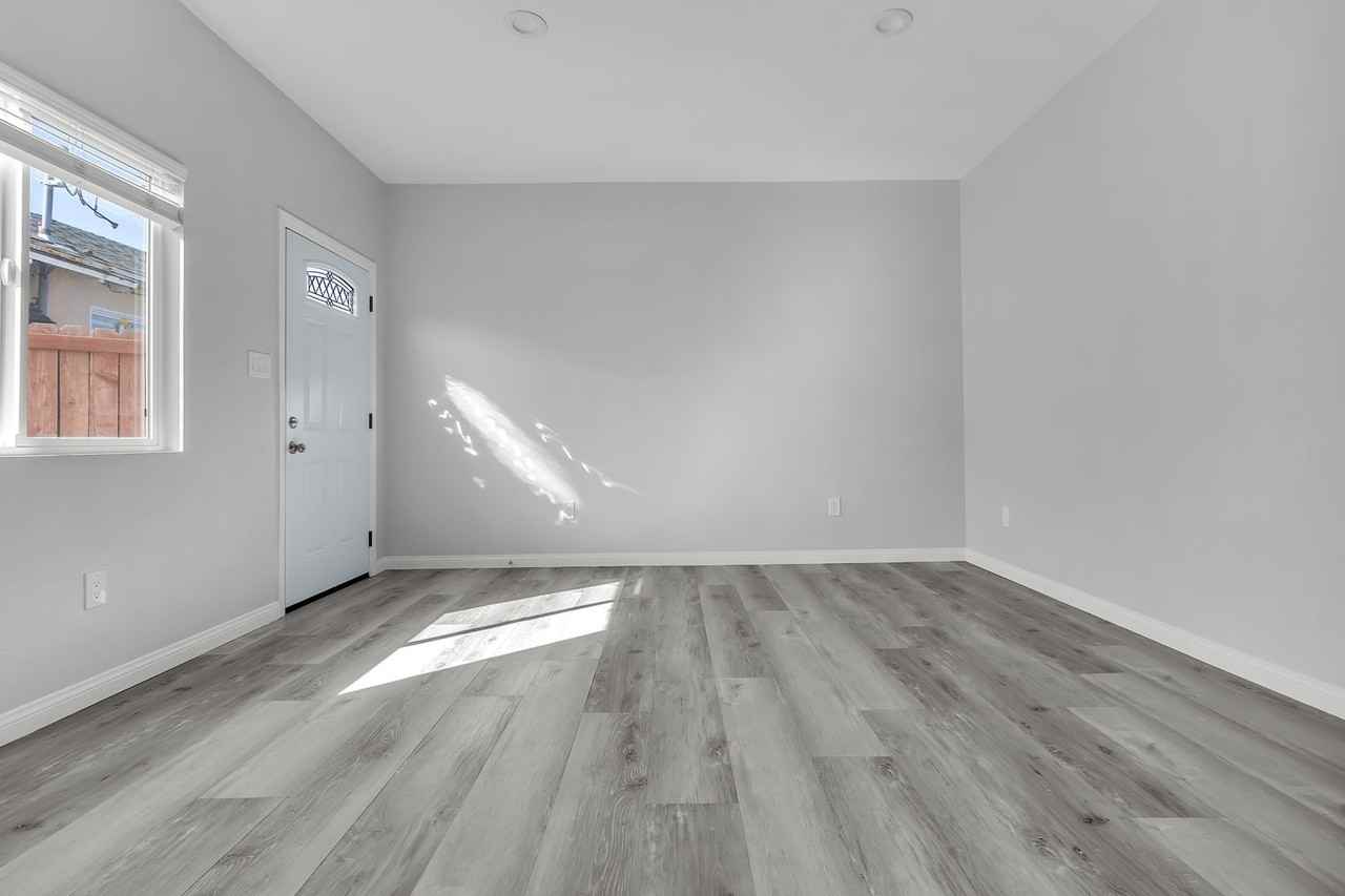 1437 Arroyo Ave - Photo 4 of 21