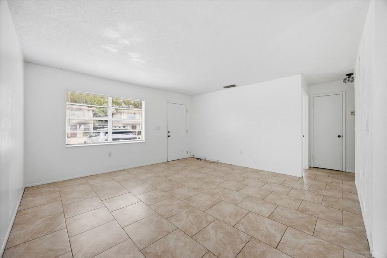 2218 Brandy Pl - Photo 4 of 24