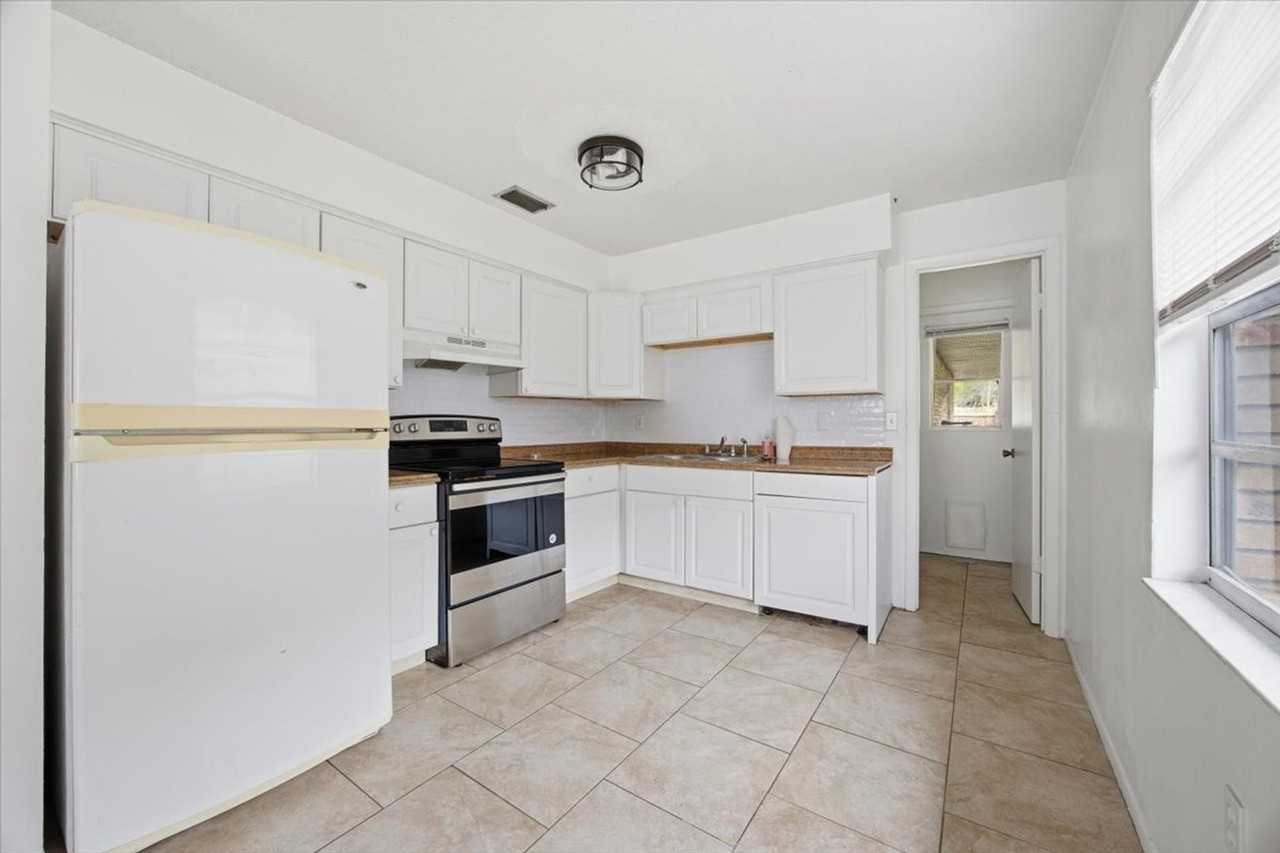 2218 Brandy Pl - Photo 5 of 24