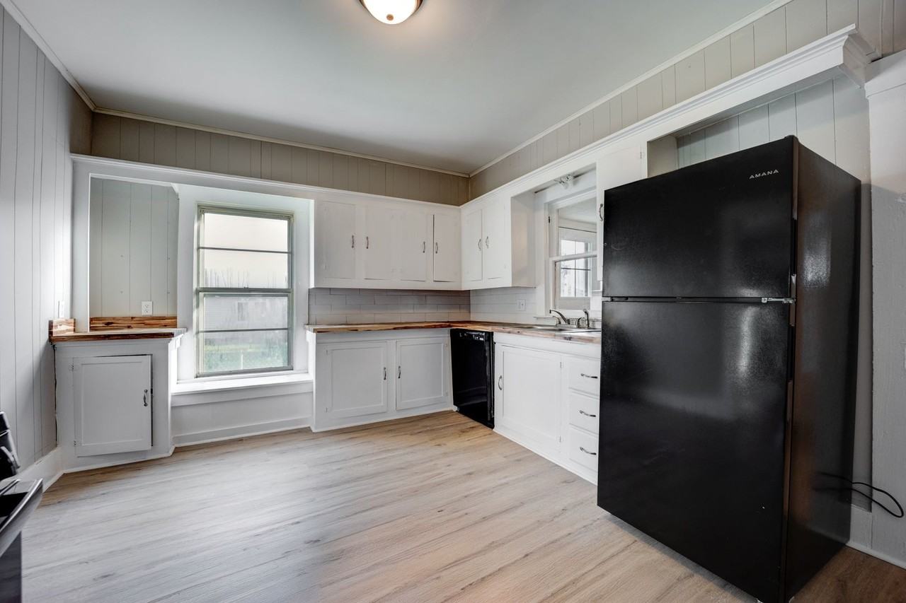 4810 S 27th St - Photo 2 of 21