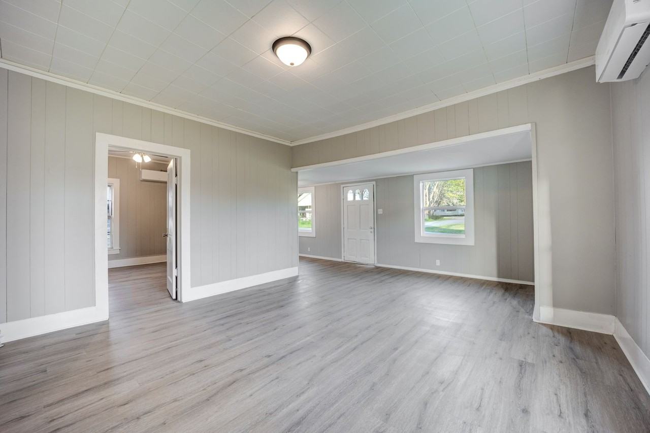 4810 S 27th St - Photo 3 of 21