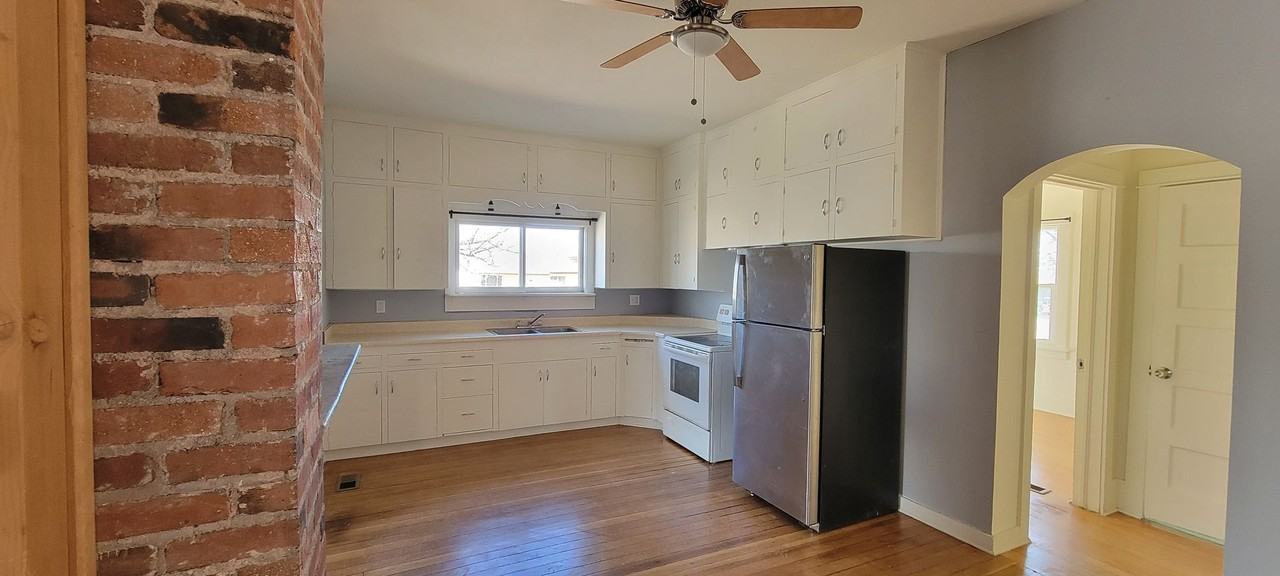 930 Barr Ave - Photo 7 of 25