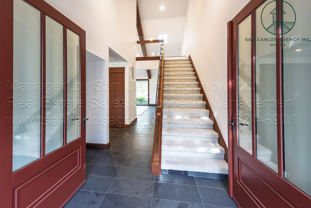 9563 Oak Ct - Photo 4 of 34