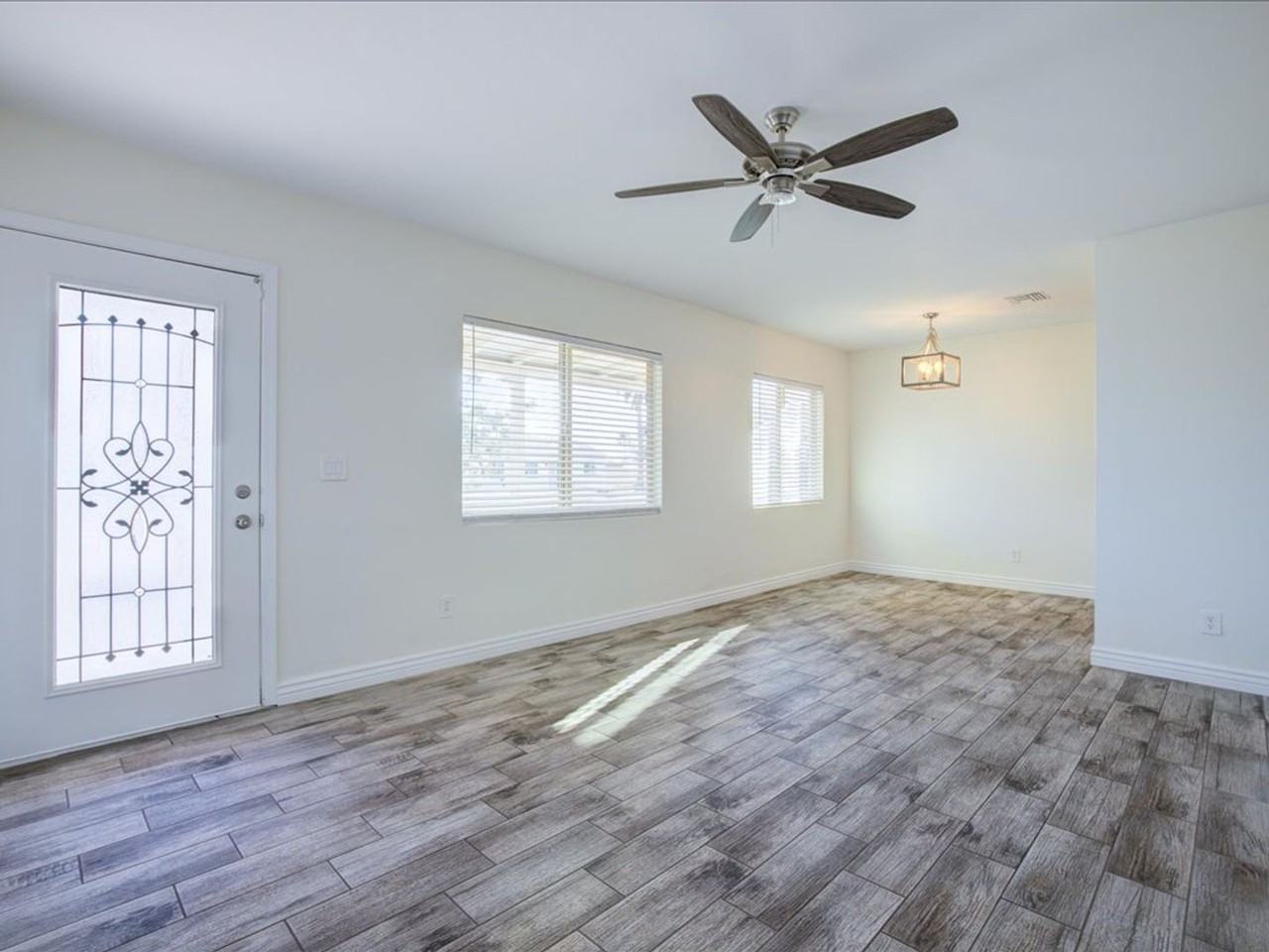 4641 E 13th St - Photo 4 of 31