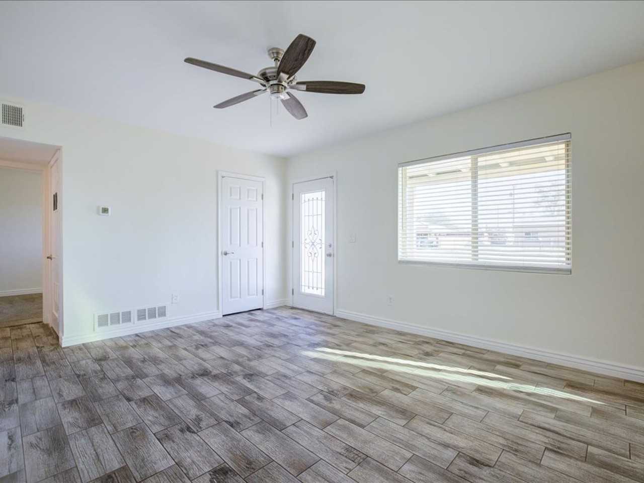 4641 E 13th St - Photo 6 of 31