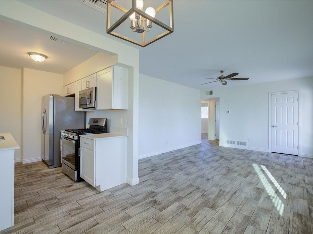 4641 E 13th St - Photo 7 of 31