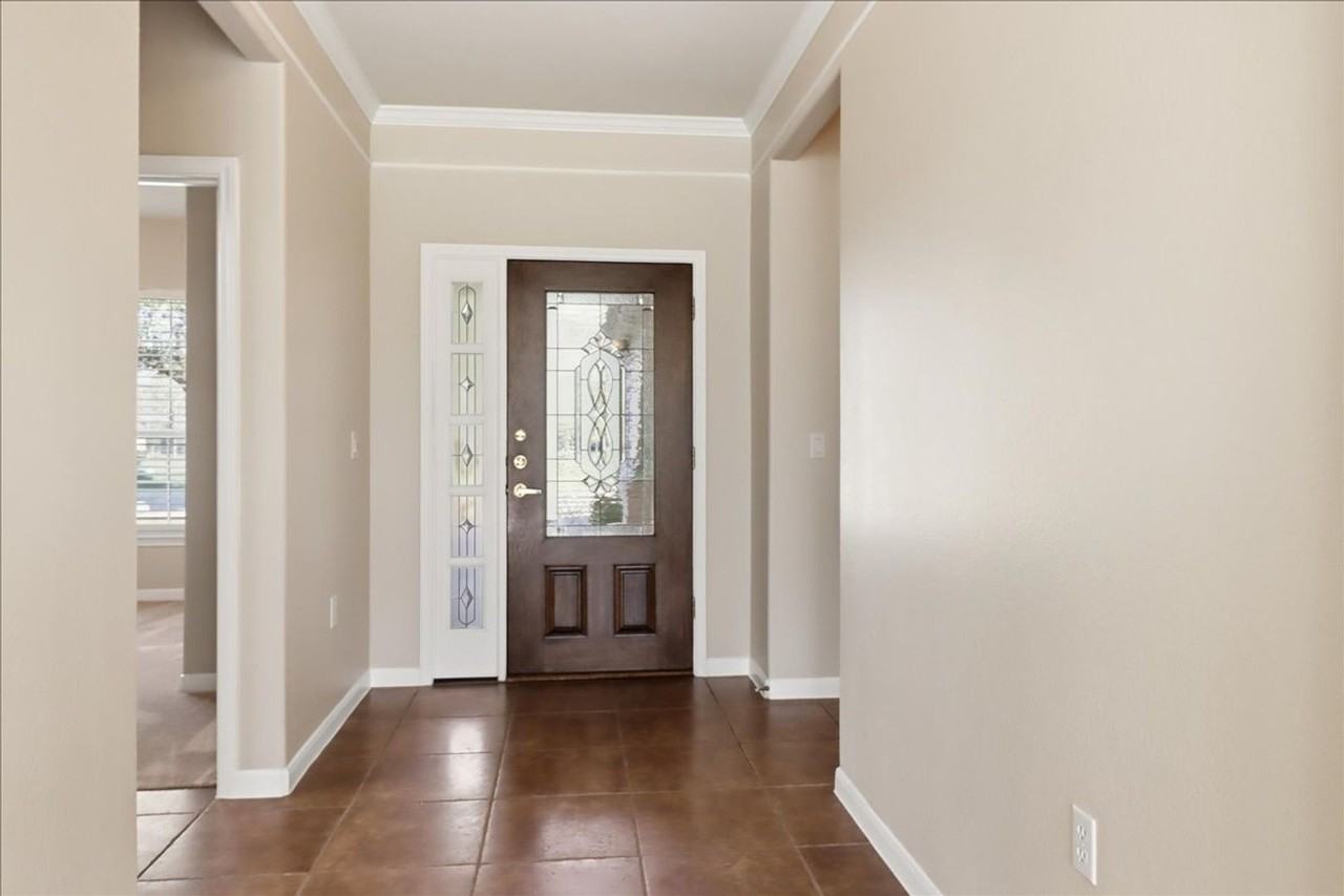 809 Whispering Wind Dr - Photo 4 of 32