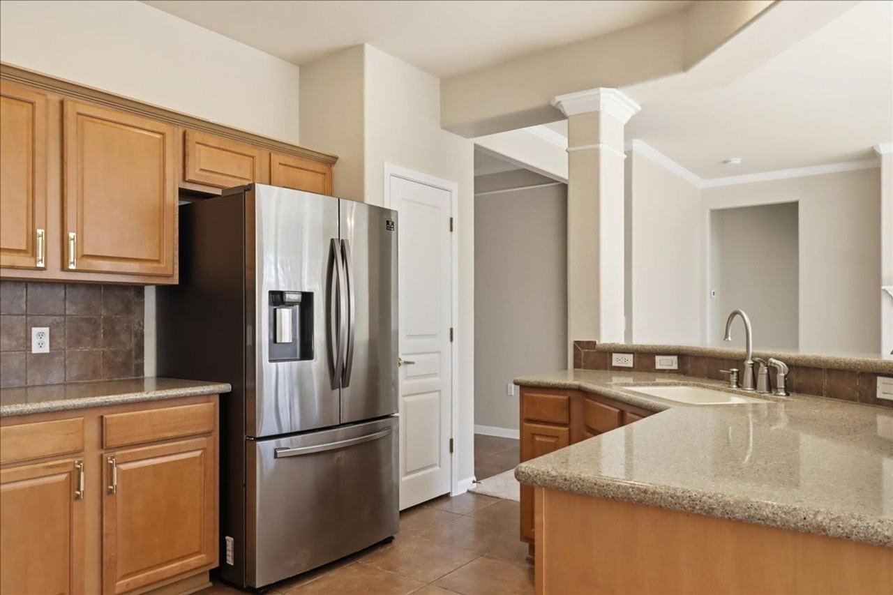 809 Whispering Wind Dr - Photo 7 of 32