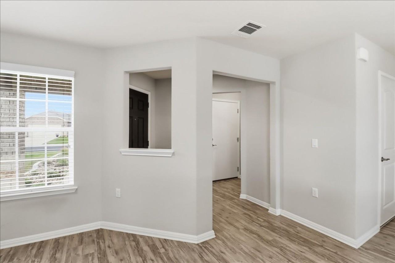 532 Hereford Ln - Photo 3 of 30