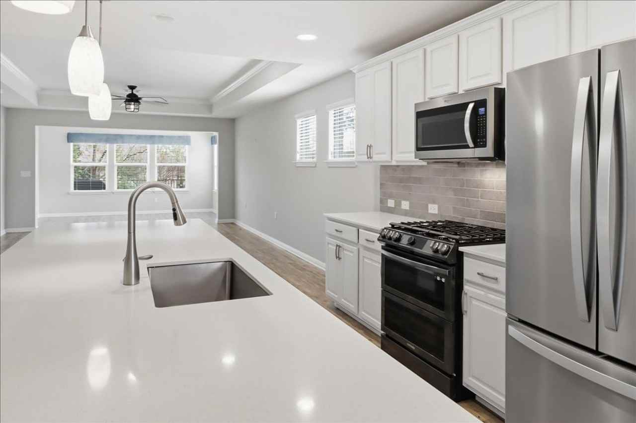 532 Hereford Ln - Photo 5 of 30