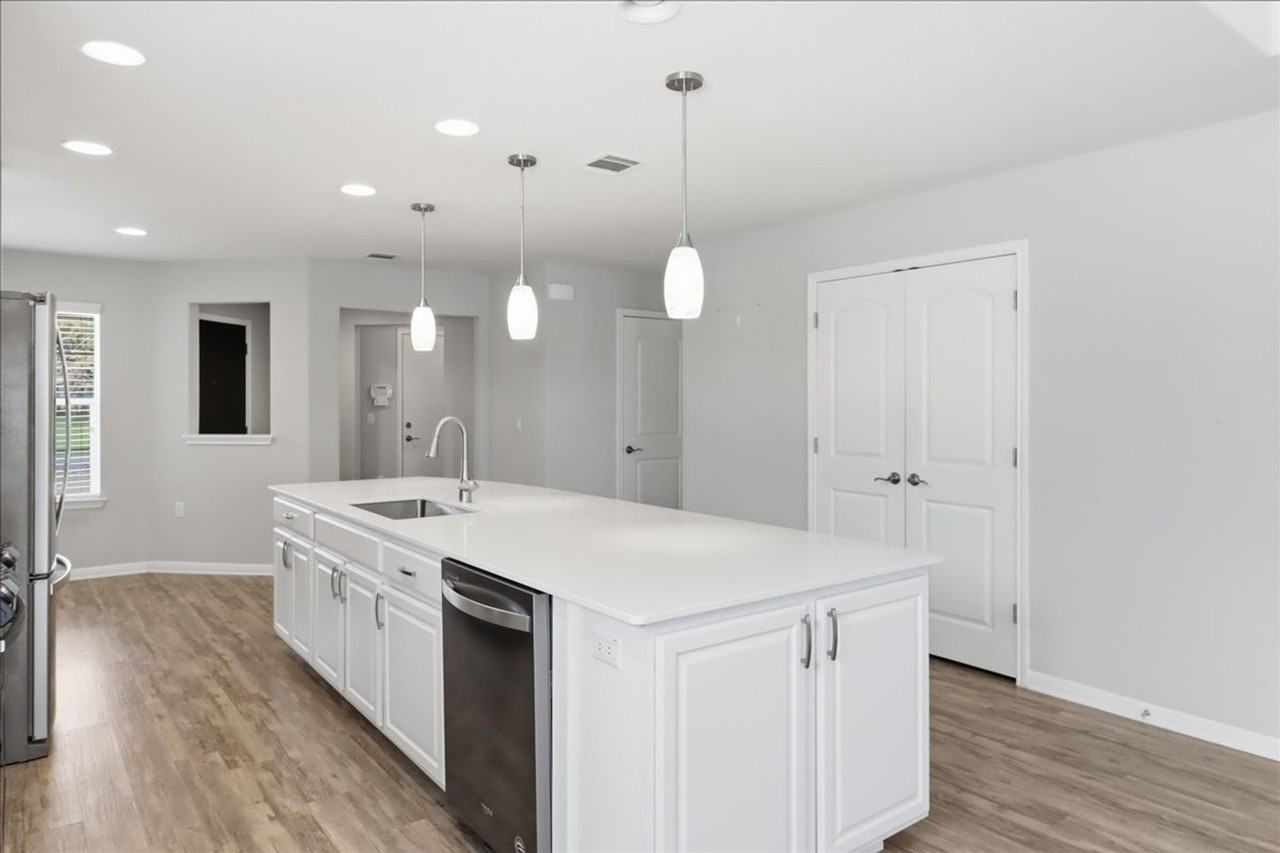 532 Hereford Ln - Photo 7 of 30