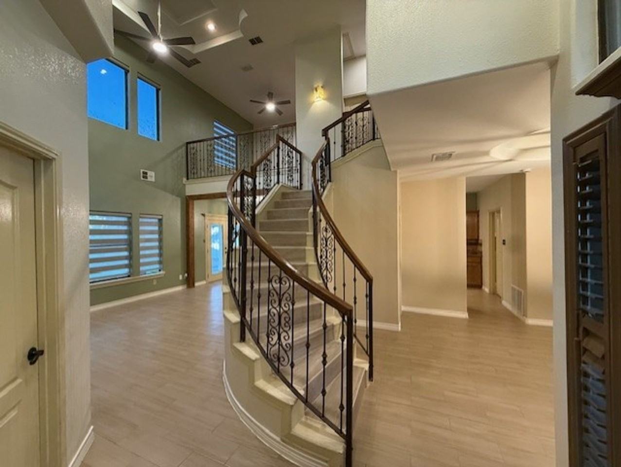 2912 Sun Dance Loop - Photo 2 of 15