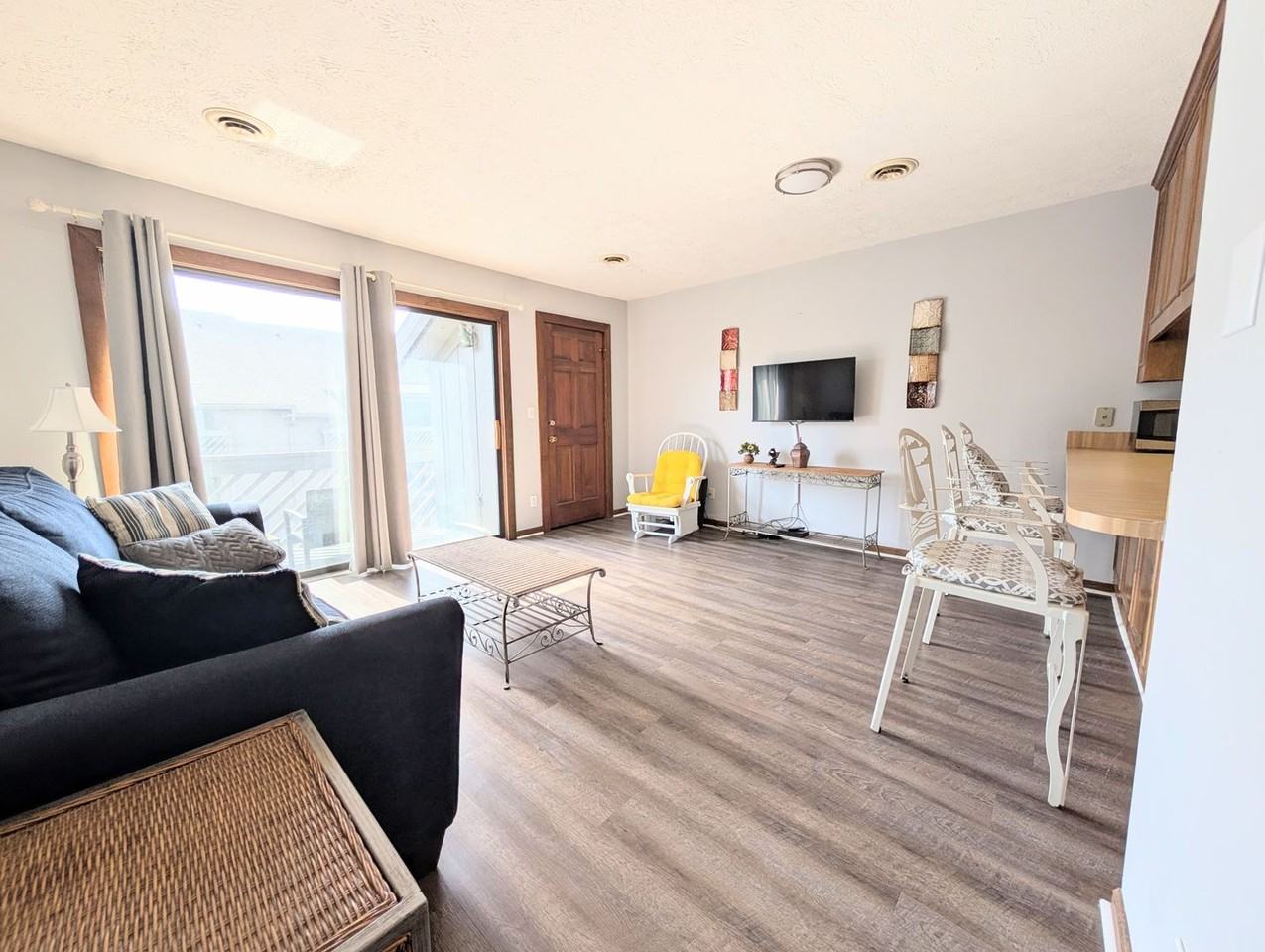 9621 Shore Dr - Photo 4 of 24