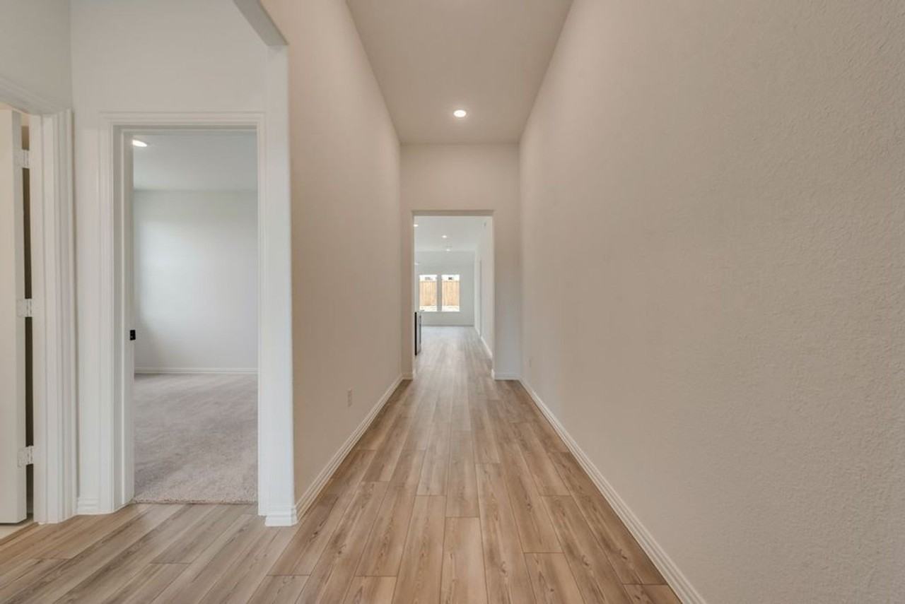 1011 Hickory Chase Ln - Photo 4 of 31