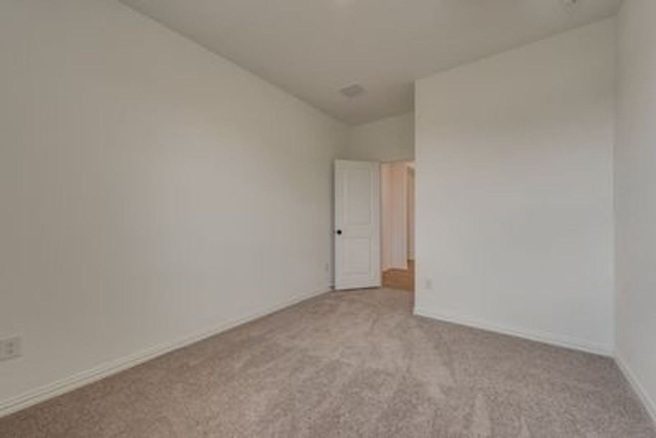 1011 Hickory Chase Ln - Photo 5 of 31