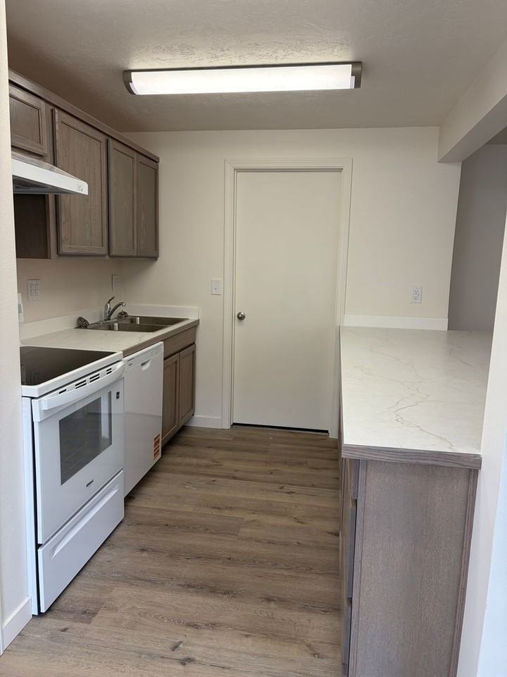 797 Meadows Dr #3 - Photo 3 of 13