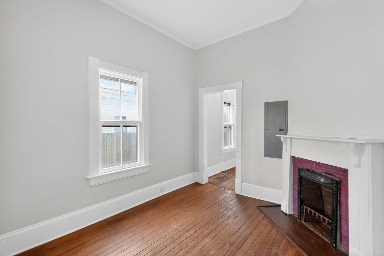 321 Orleans St Se - Photo 2 of 32