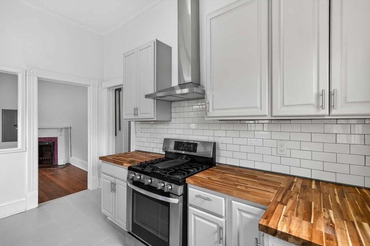 321 Orleans St Se - Photo 5 of 32