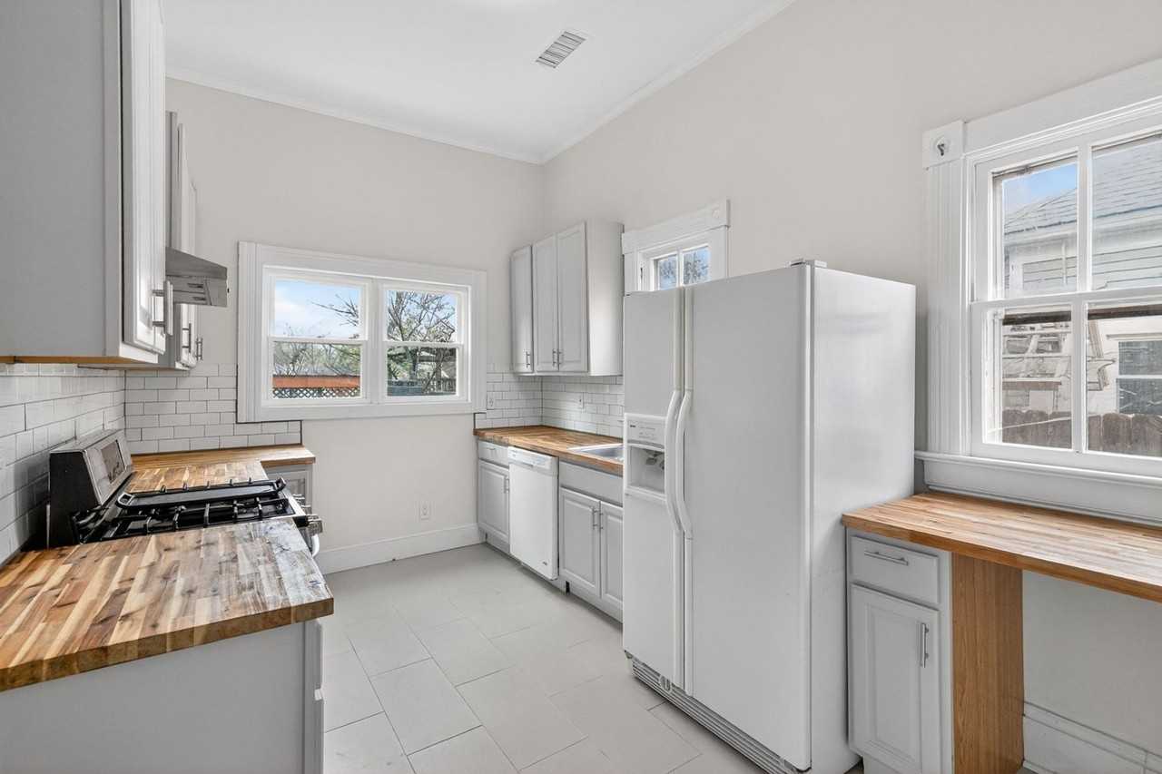 321 Orleans St Se - Photo 7 of 32