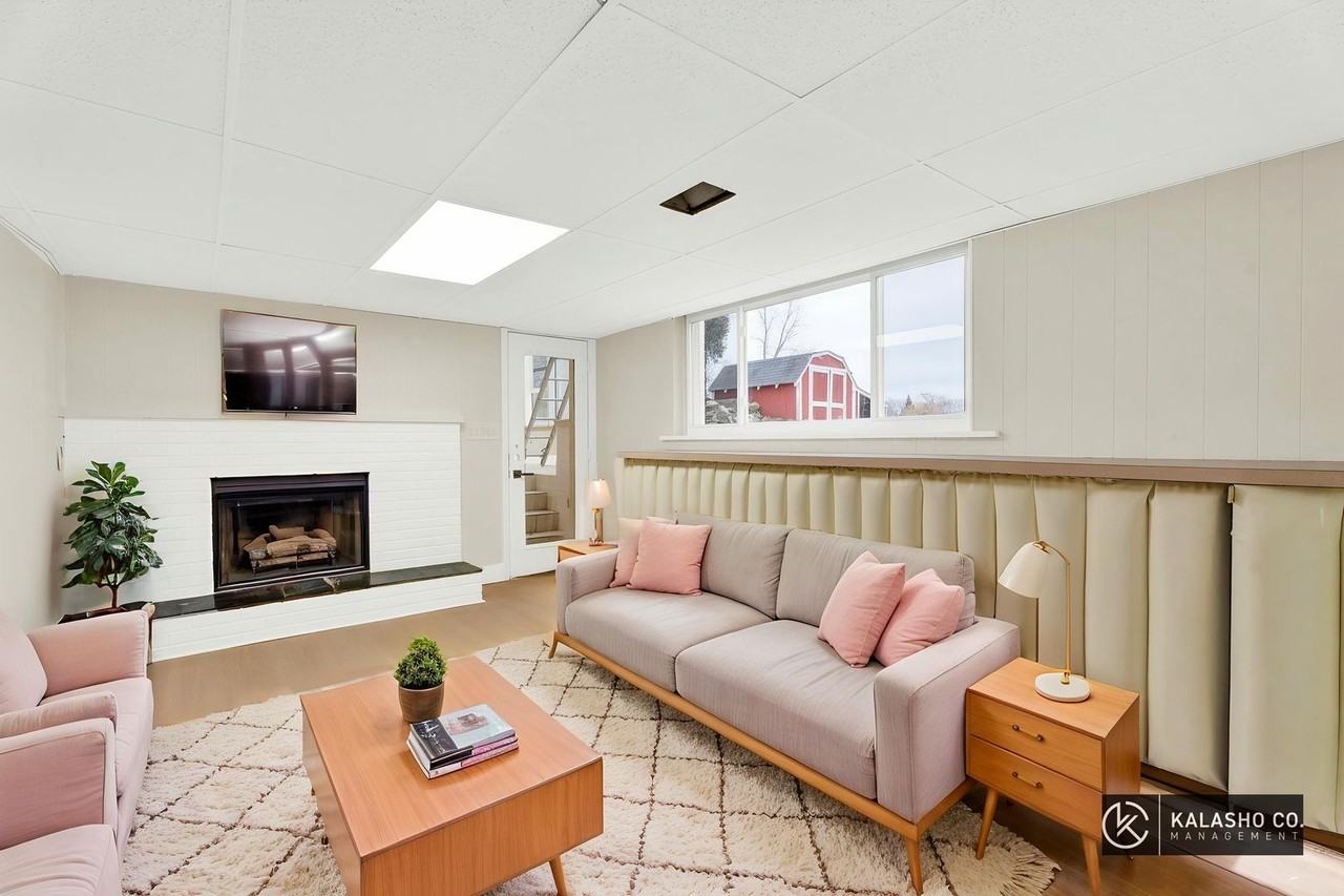 915 James K Blvd - Photo 2 of 35