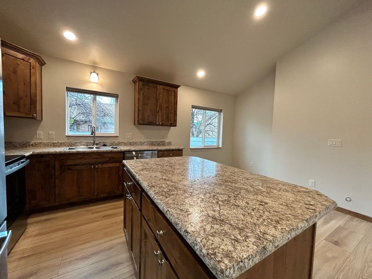 407 N 3rd St - Photo 4 of 27