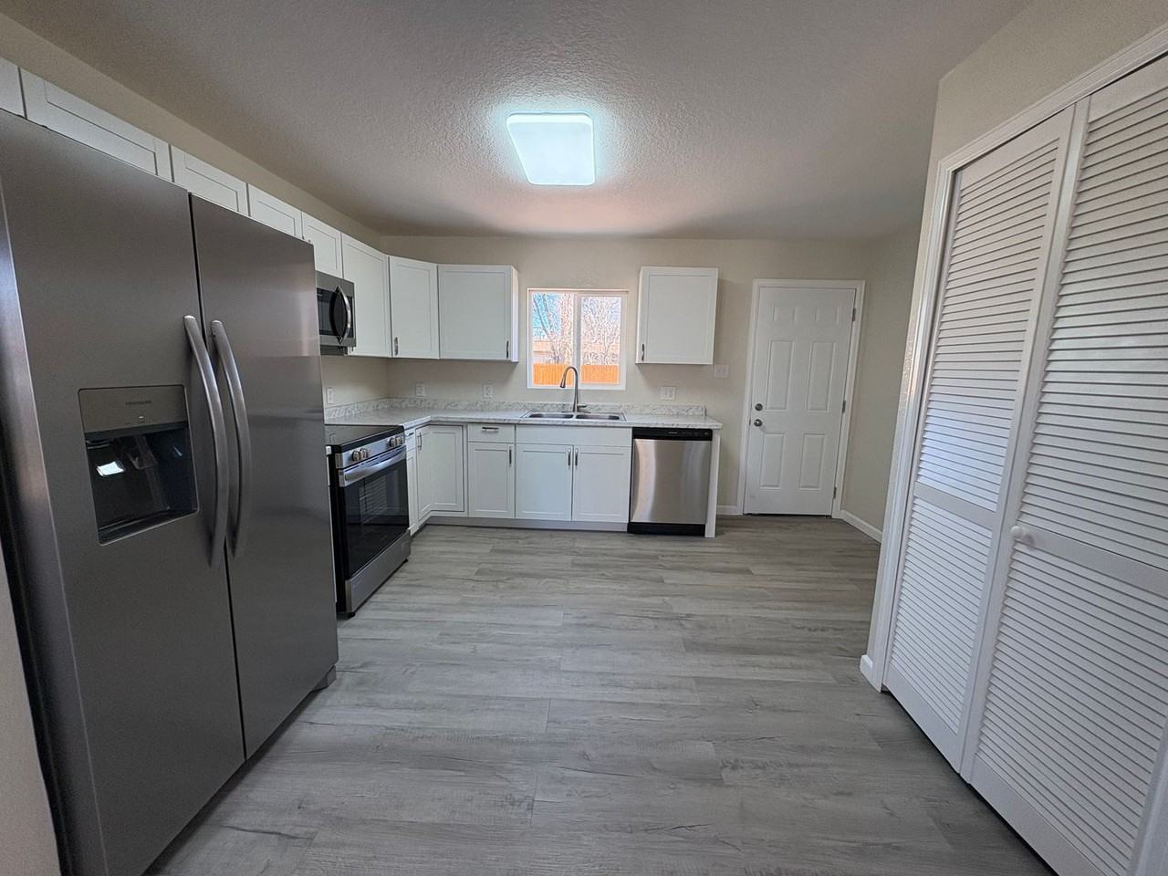 111 Easy St - Photo 5 of 17