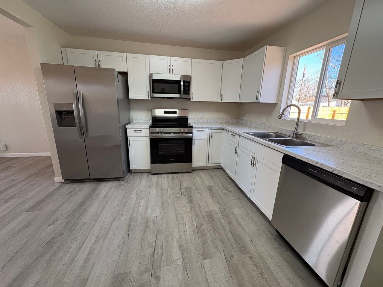 111 Easy St - Photo 6 of 17