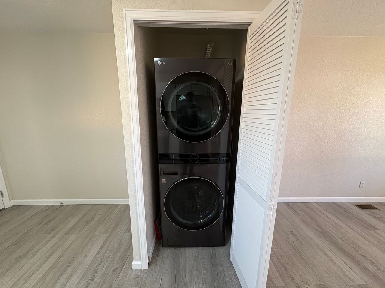 111 Easy St - Photo 7 of 17