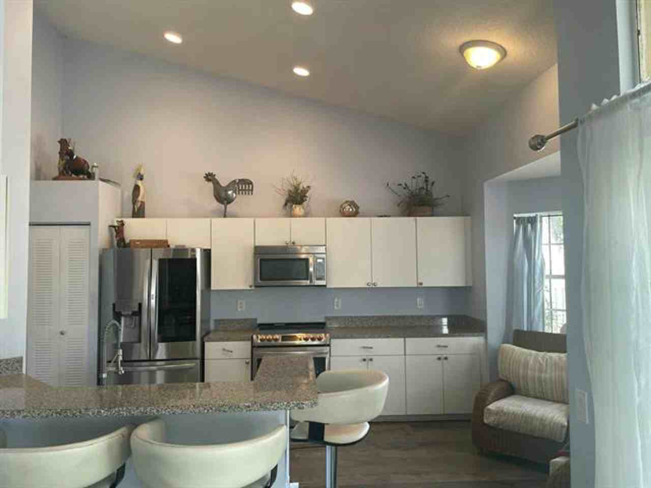 1236 Bayview Cir - Photo 3 of 5