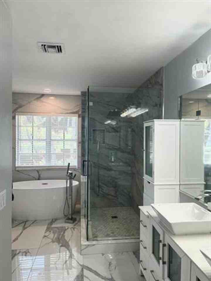 1236 Bayview Cir - Photo 4 of 5