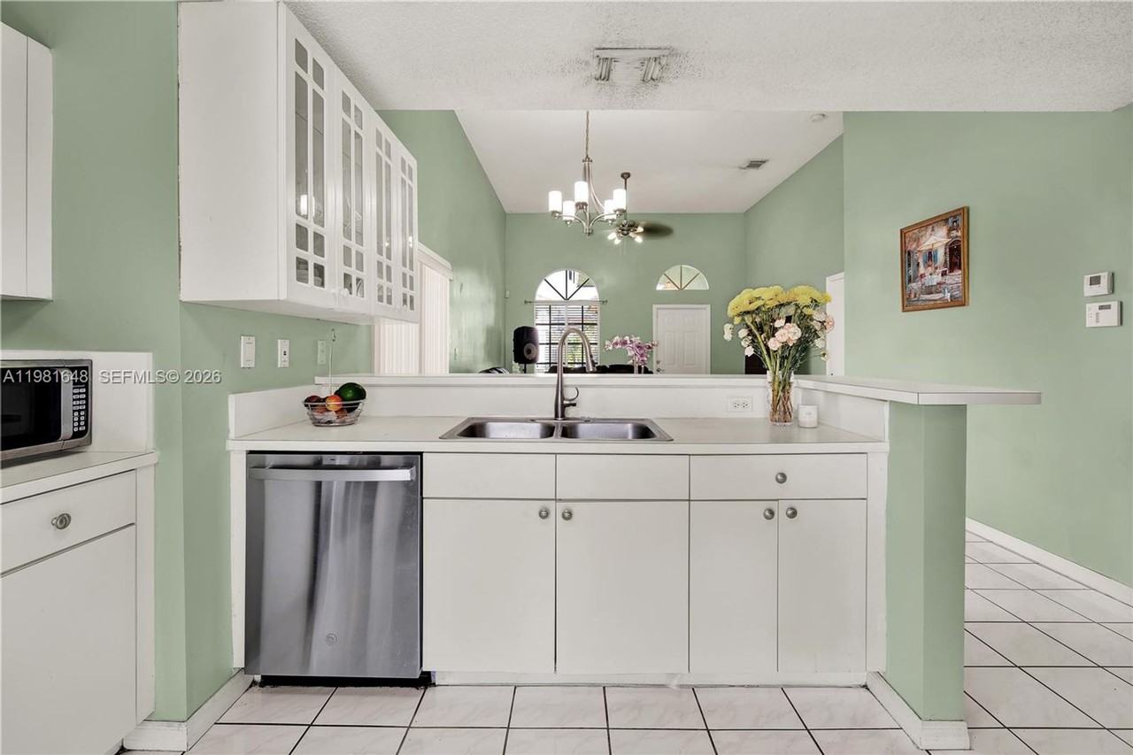 14138 Sw 164th Ter - Photo 2 of 22