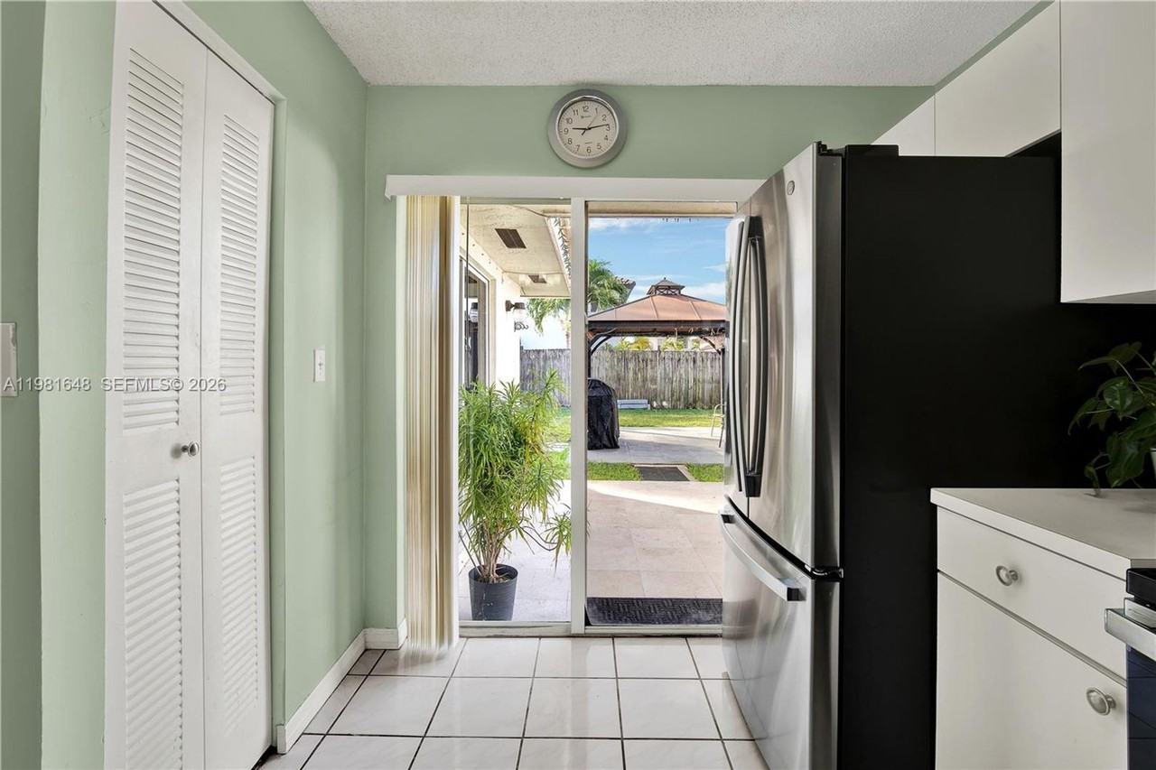 14138 Sw 164th Ter - Photo 4 of 22