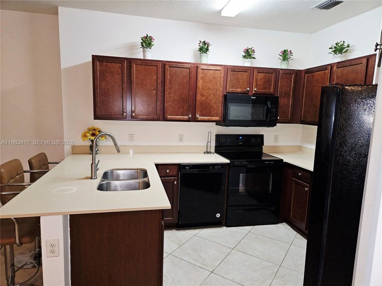 290 Nw 109th Ave - Photo 2 of 22