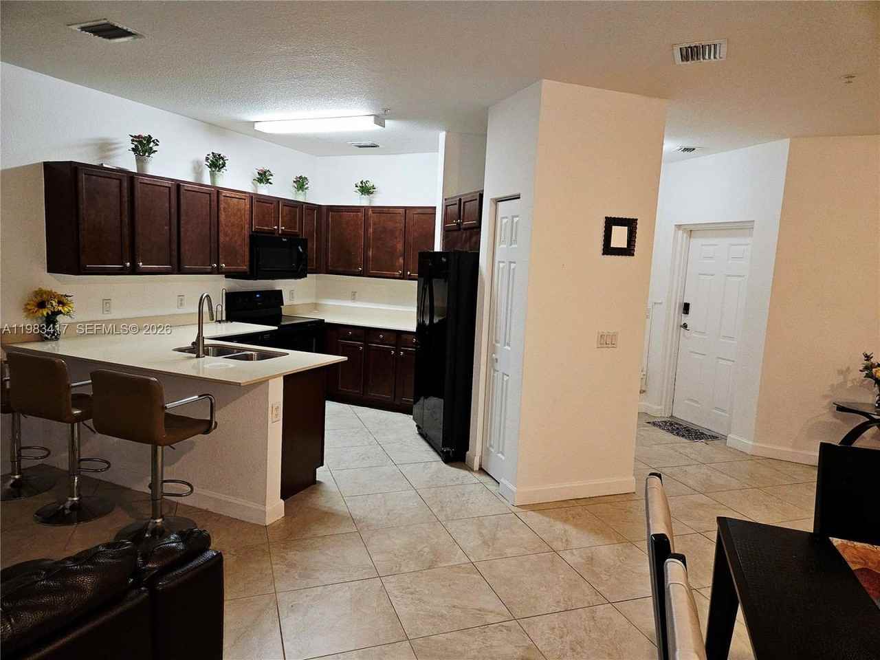 290 Nw 109th Ave - Photo 3 of 22