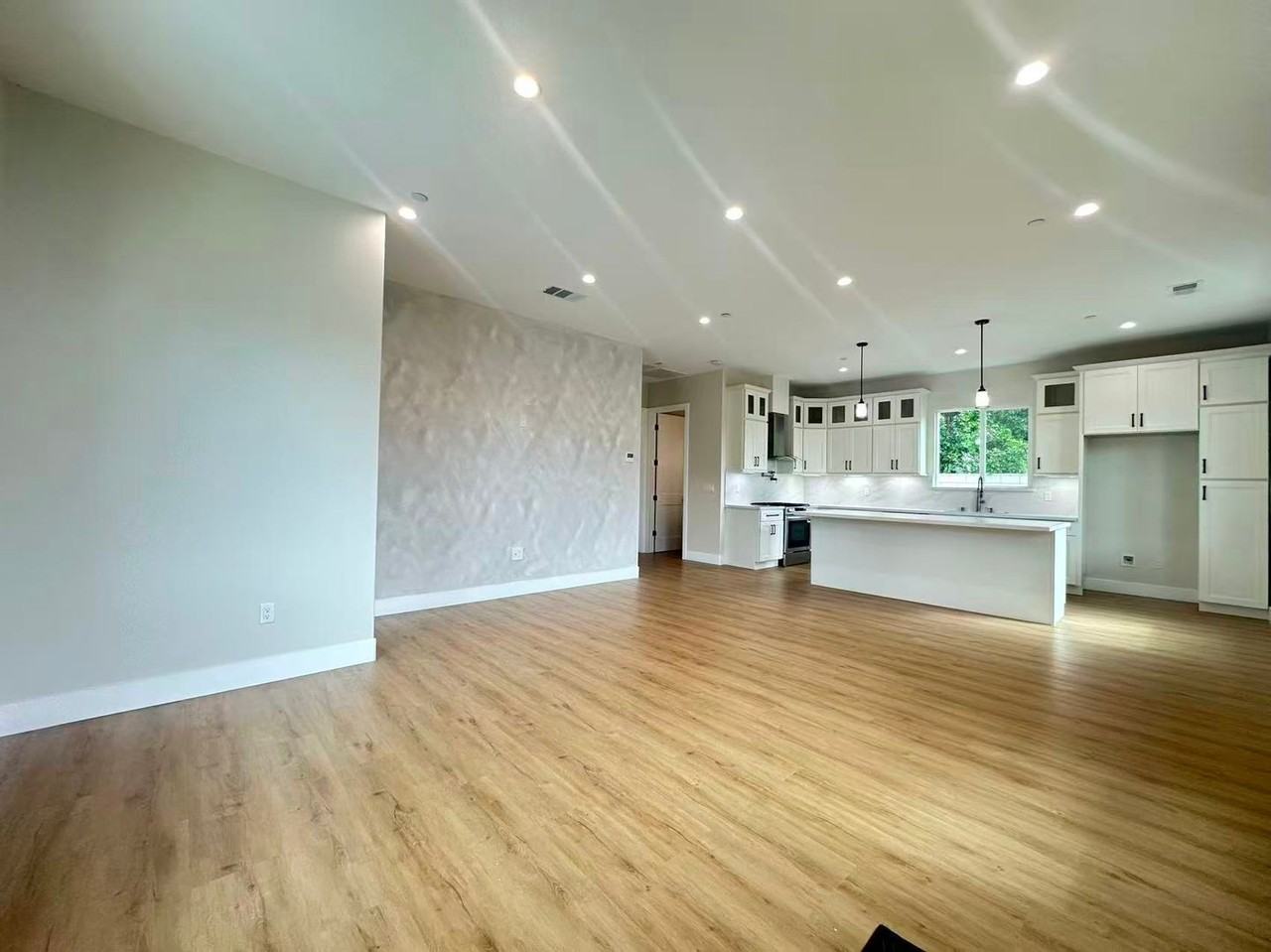 204 N Willow Ave #B - Photo 2 of 14