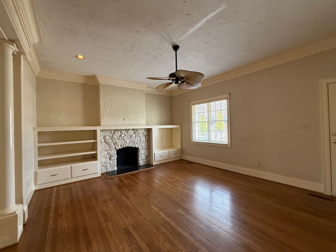 200 Ridgeway Dr - Photo 3 of 22