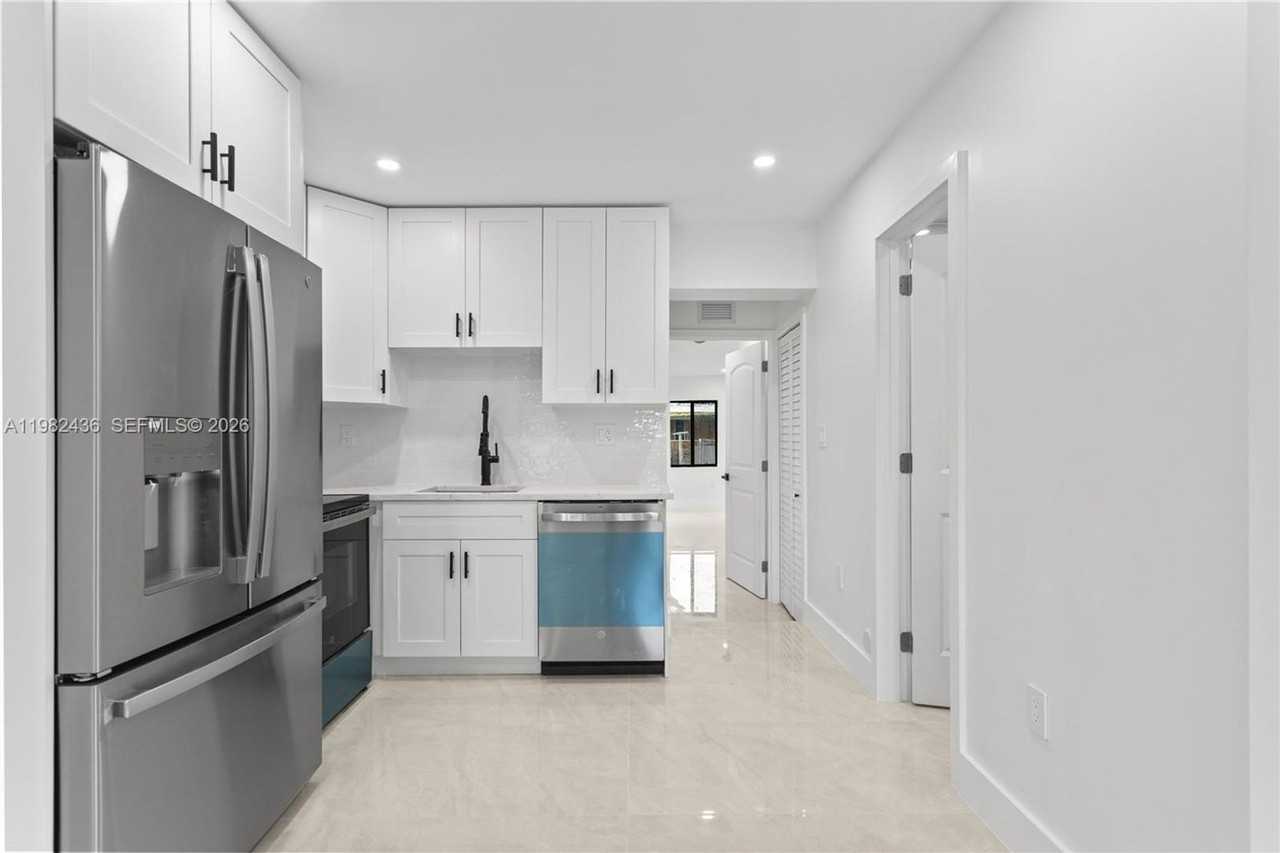 15920 Nw 17th Ct - Photo 2 of 29