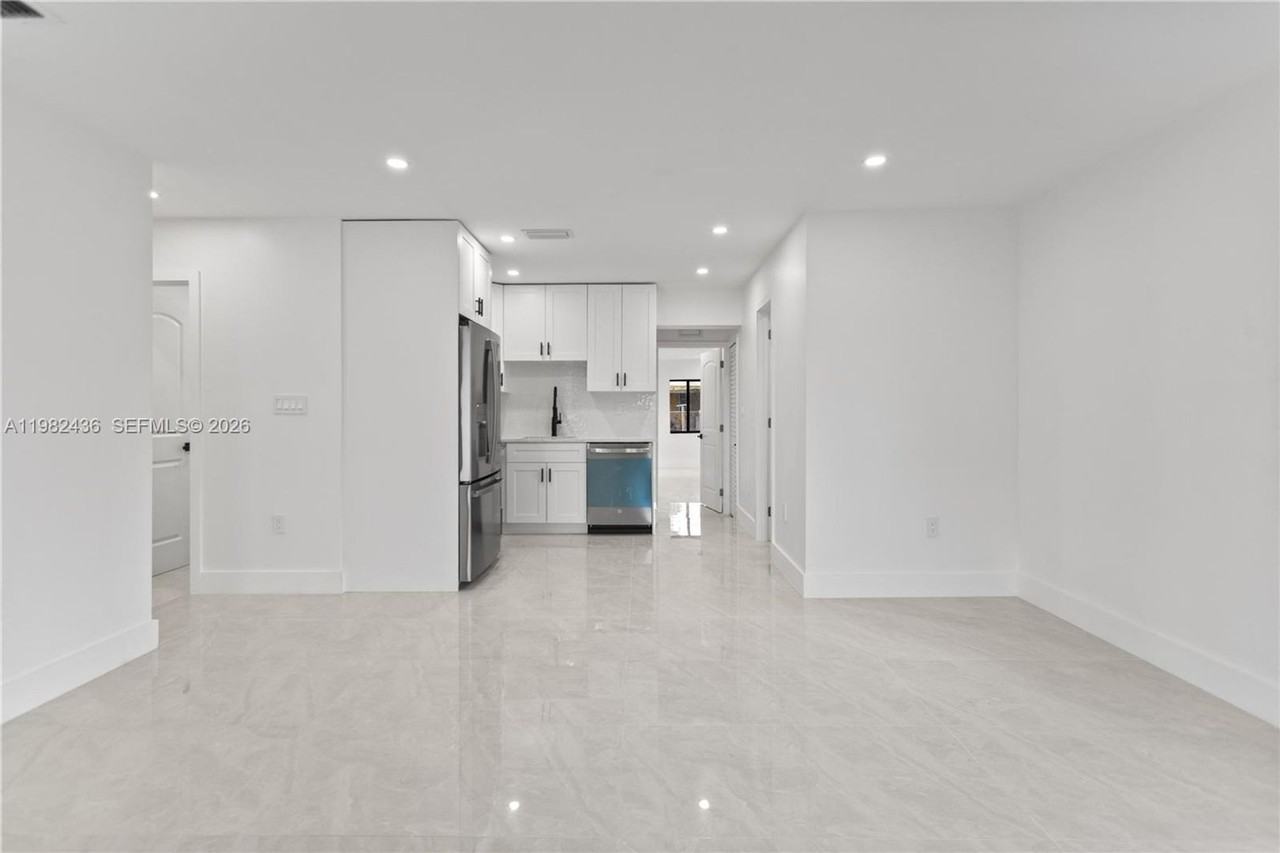 15920 Nw 17th Ct - Photo 4 of 29