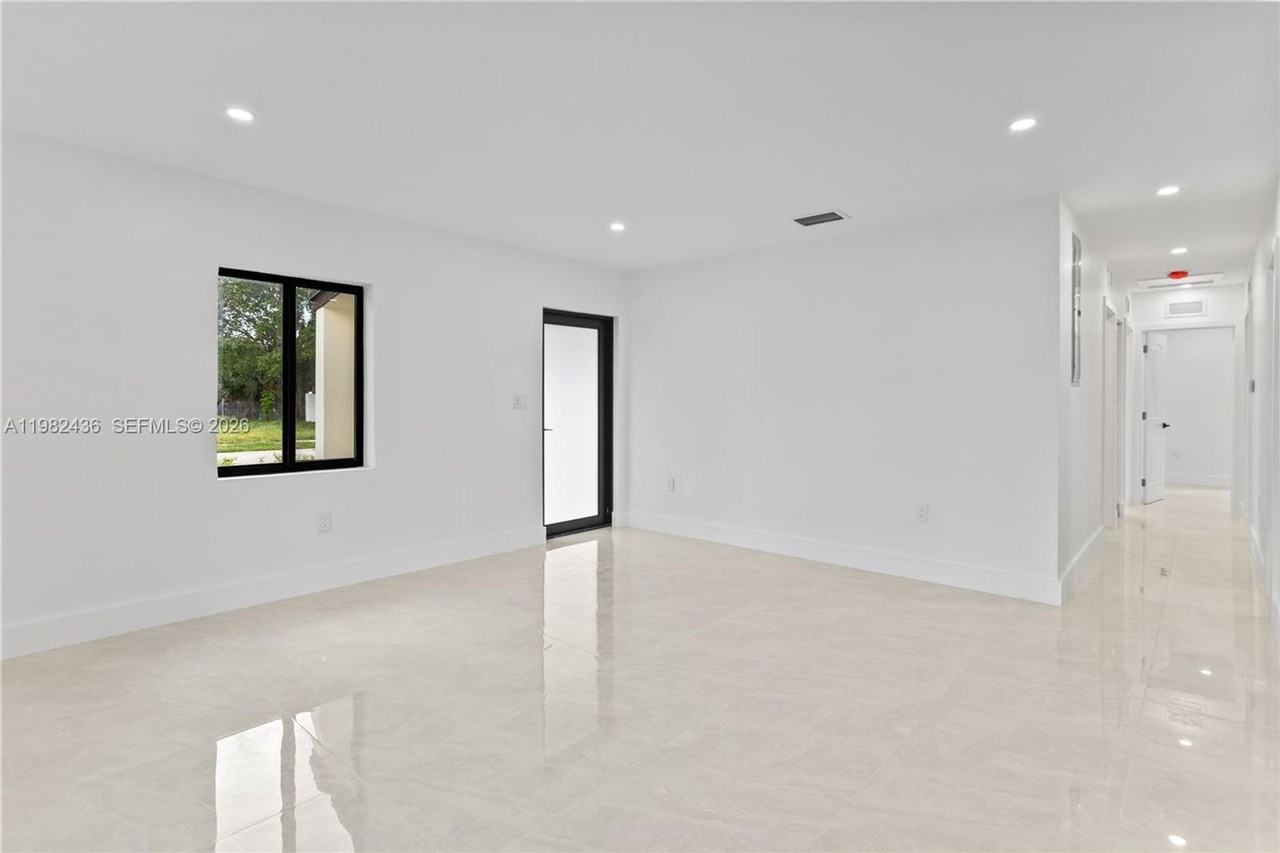 15920 Nw 17th Ct - Photo 7 of 29