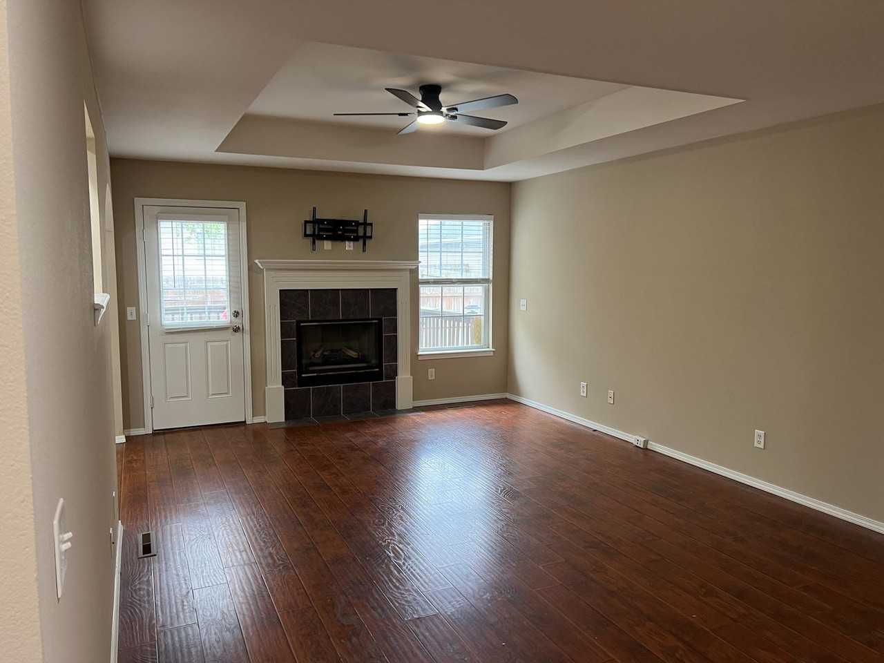 106 N Carlisle Dr - Photo 2 of 23