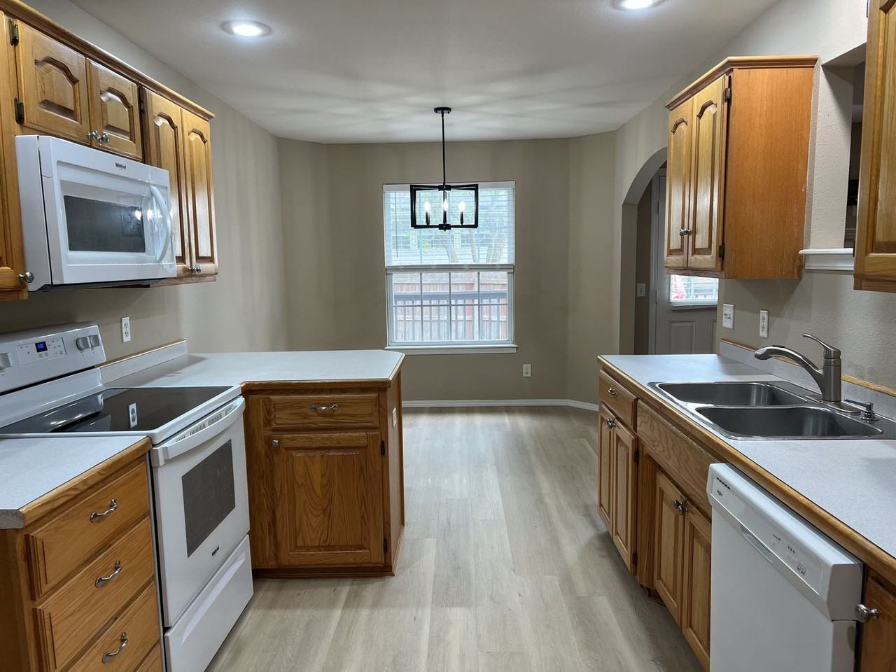 106 N Carlisle Dr - Photo 5 of 23