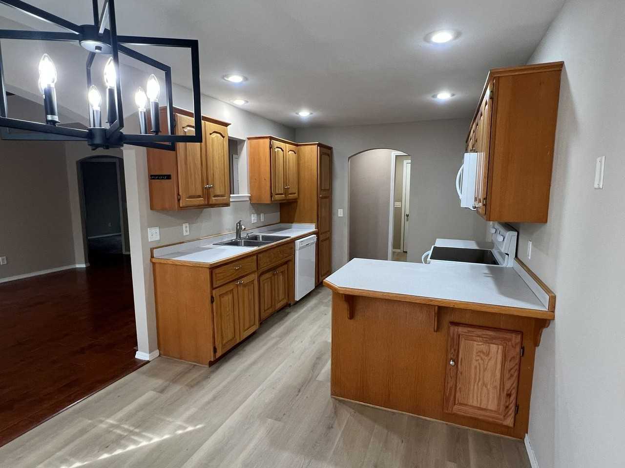 106 N Carlisle Dr - Photo 6 of 23