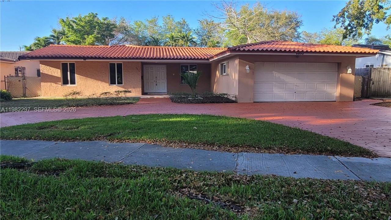 6895 Loch Ness Dr - Photo 4 of 13