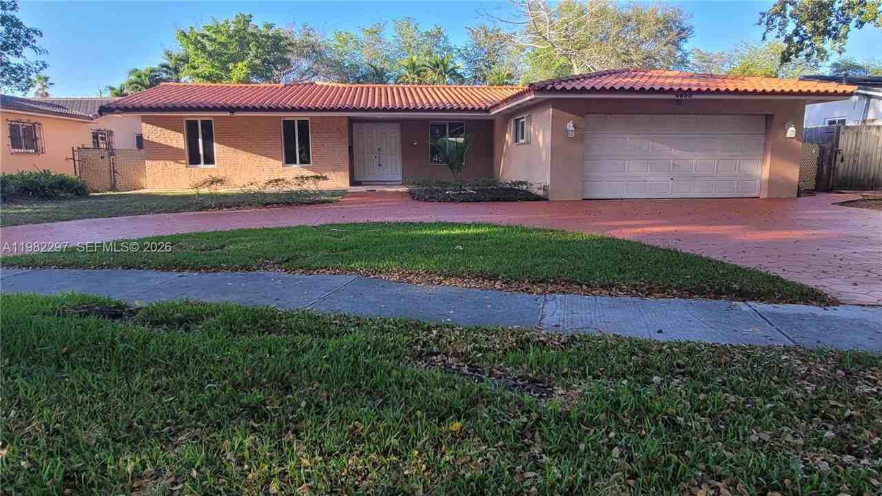 6895 Loch Ness Dr - Photo 5 of 13