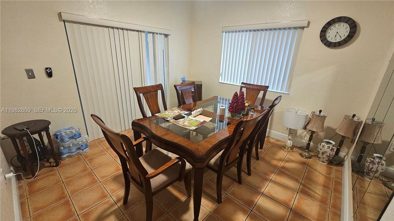 3520 Ne 3rd Dr - Photo 2 of 17