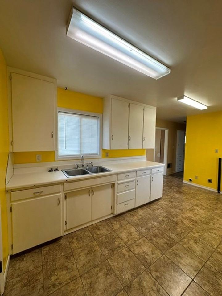 1616 Dayton St - Photo 4 of 13